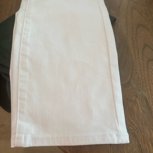 NYDJ Women's white straight ankle 2 petite pants. NWT 25 inseam. Small dust spot - Picture 4 of 7
